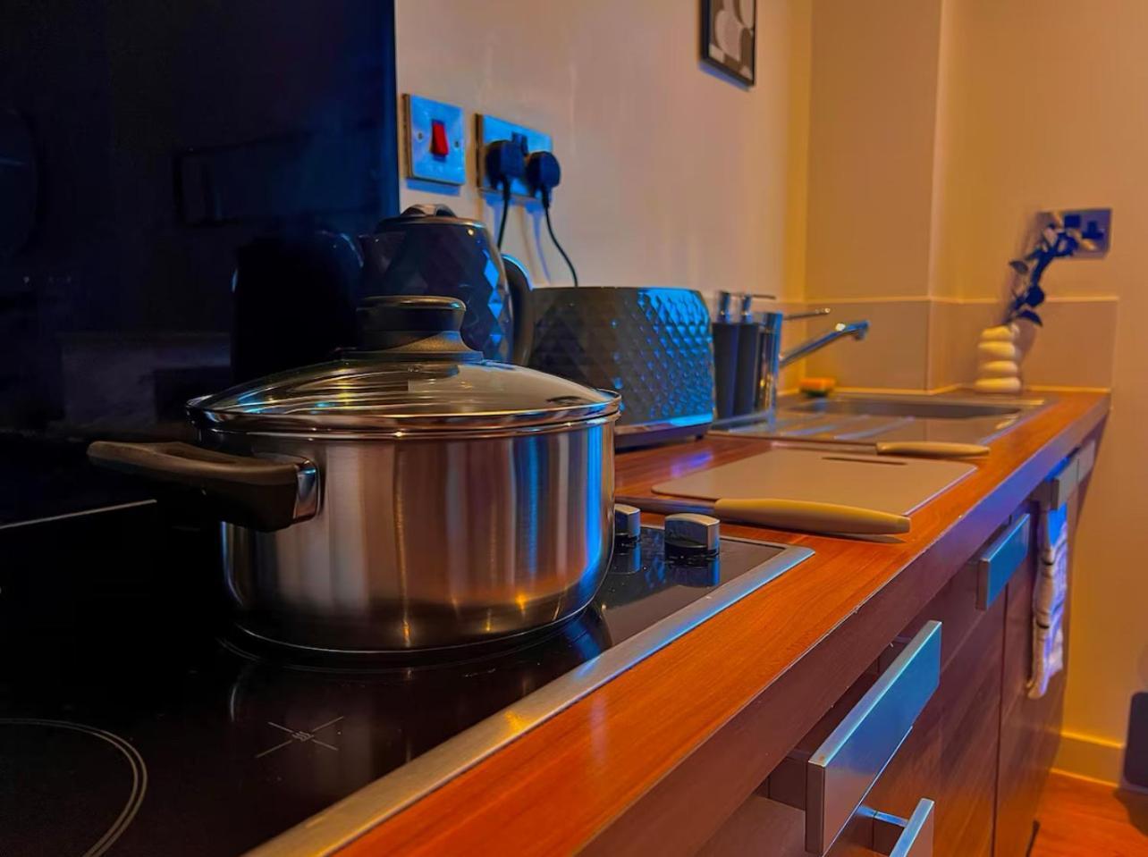 Penthouse Gem, Central, Scenic Views, Stylish, Modern, City Centre 2Br Sheffield Bagian luar foto